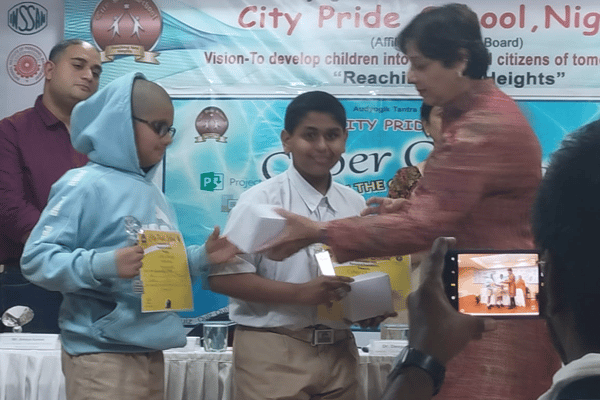 Swanand Vaishampayian and Aditya Gokarna from Std 9 bagged the 2nd prize in interschool IT quiz.