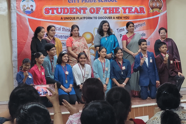 Sanvi Kulkarni and Veda Vidwat in ‘Student of the year’ competition have won an award for Best Debate Category.
