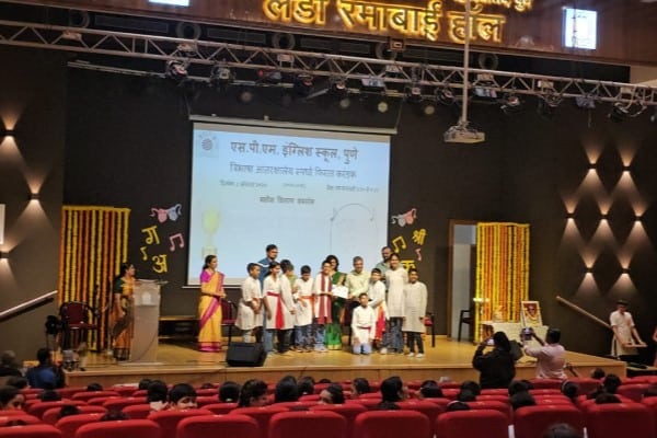 Students of 9A, 9B shine, winning consolation prize in language competition.