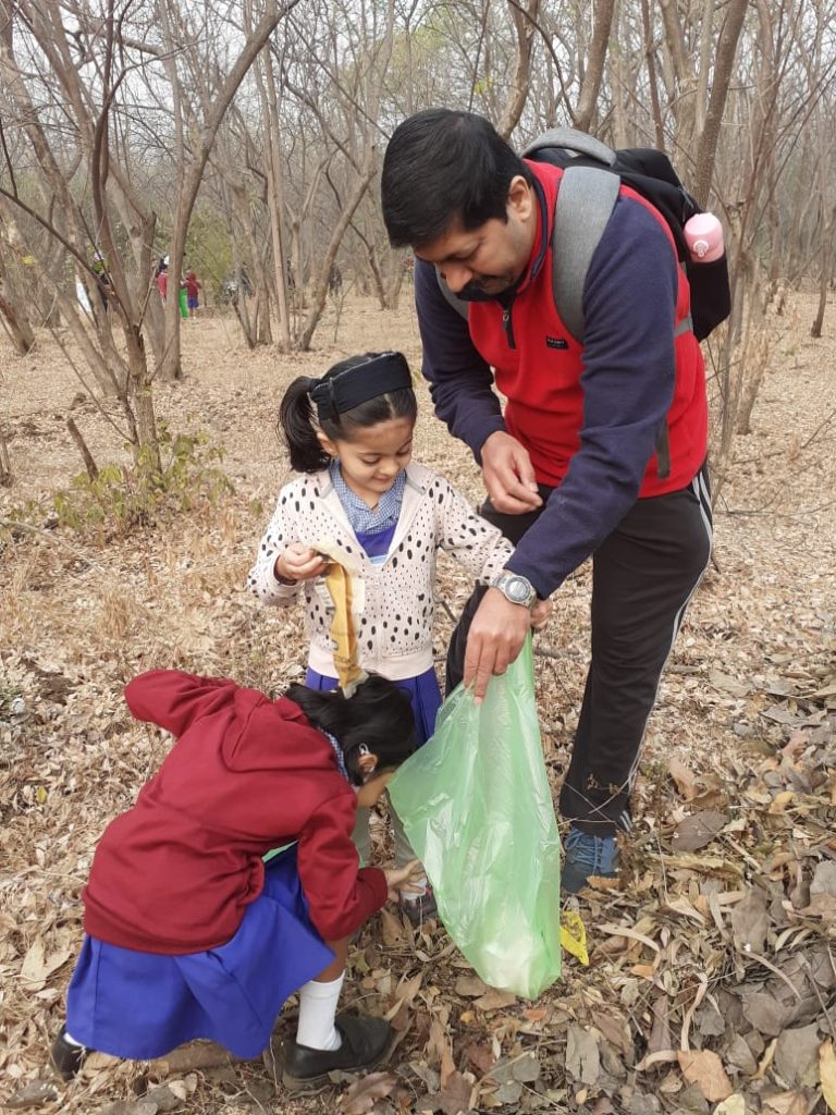 Sr.KG. father child trek (1)